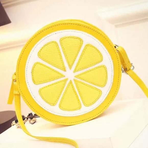 Handbags - 🍋Adorable Lemon Purse